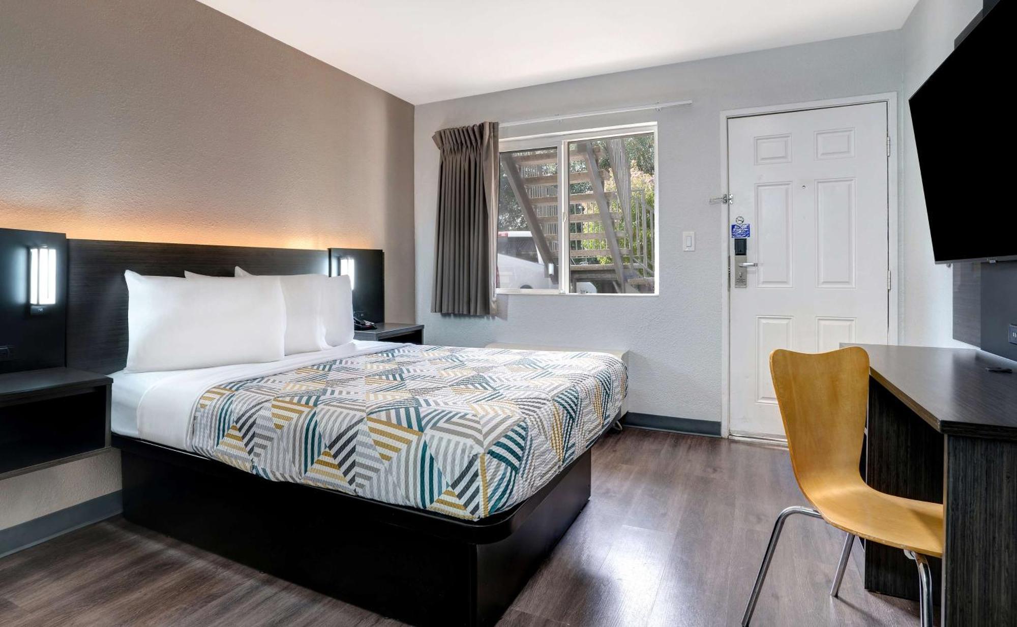 Hotel 6-sacramento, Ca - North Carmichael